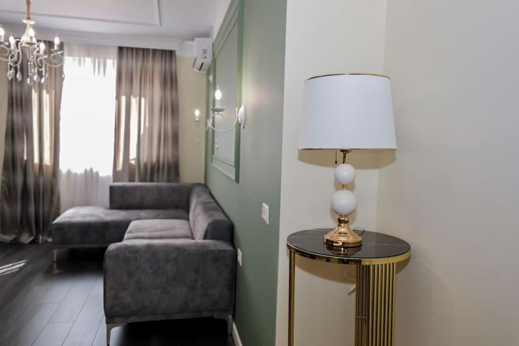Miku - Impressive 1 Bedroom Downtown Apartment Tirana